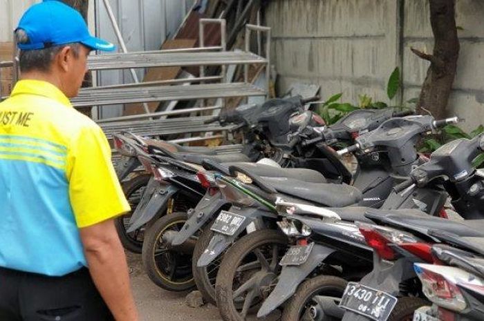 Miris Enggak Kuat Bayar Parkir Belasan Motor Tak Bertuan Bertahun