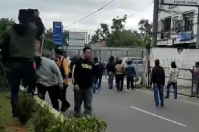 Debt Collector Vs Ormas Bentrok Di Bekasi Wakapolres Metro Bekasi Buka