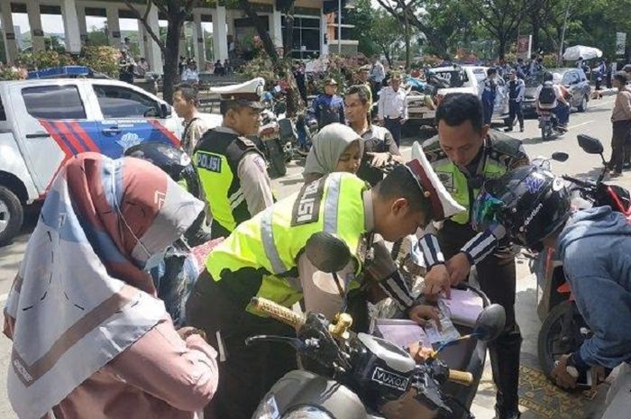 Ciri Polisi Yang Bisa Tilang Manual Diungkap Polda Maluku Jangan Mau