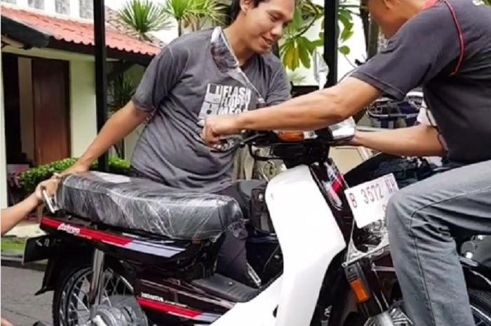 Caranya Gampang Banget Bikin Tampilan Motor Lawas Bisa Seperti Baru