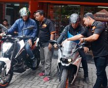 Heboh, Jelang Natal Warga Surabaya Ramai-ramai Serbu Diler KTM