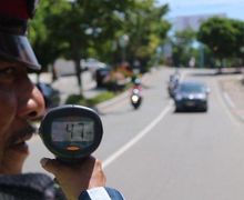 Video Awas  Aparat Kepolisian Menggunakan Speed Gun Untuk Menilang