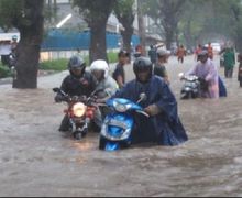 Ongkos Servisnya Bikin Panas Dingin, Mulai Sekarang Bikers Jangan Nekat Menerobos Jalan Banjir