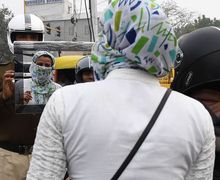 Unik, Begini Cara Polisi India Bikin Kapok Pemotor yang Gak Pakai Helm