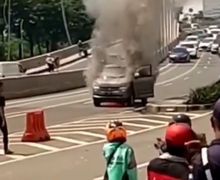 Flyover Sumarecon Bekasi Mencekam, Mobil Iring-iringan Jenazah Terbakar, Pemotor Ketakutan