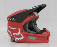 Keren! Teknologi Terbaru Helm Fox V1, Pas Jatuh Visor Lepas Sendiri