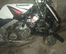 Kawasaki Ninja 150 Luka Parah Ban Depan Copot Usai Seruduk Mobil, Pemotor Terkapar di Tengah Jalan