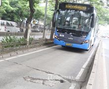 Tragis, Seorang Pemotor Tewas Seketika Dihantam Bus Transjakarta