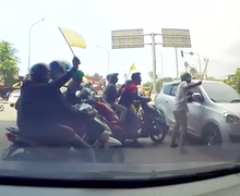 Miris, Video Iring-iringan Pengantar Jenazah Blokir Jalan Sambil Teriak, Mobil Warga Dipukuli