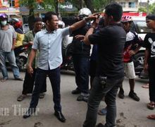 Surabaya Mencekam, Gerombolan Driver Online Frontal Tangkap 5 Orang Debt Collector yang Mau Tarik Kendaraan