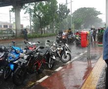 Street Manners: Persiapan Memasuki Musim Hujan, Bikers Harus Paham Istilah Aqua Planning