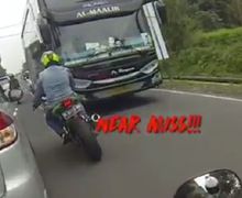 Ngilu, Video Pemotor Kawasaki Ninja Hampir Adu Banteng dengan Bus dari Arah Berlawanan