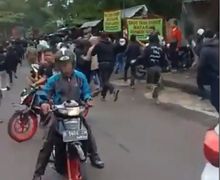  Bandung Mencekam, Video Polisi Tangkap Penyusup, Jurnalis Jadi Korban Intimidasi, Puluhan Motor Ditinggalkan