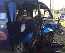 Tragis, Dihantam Minibus, Pasangan Suami Istri Pengendara Motor Terkapar Gak Bernyawa