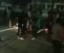 Flyover Jatibaru Mencekam, Video Bentrokan Warga Lawan Gengster, Satu Orang Tertangkap dan Nyaris Tewas   