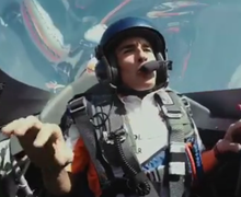 Ditantang Naik Pesawat Akrobatik, Marc Marquez Langsung Naik Pesawat Tanpa Ragu, Ini Video Paniknya Diajak Muter 360º