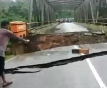Video Detik-detik Jembatan Penghubung Sulteng dan Sutra Hancur, Warga Malah Bersorak Kegirangan