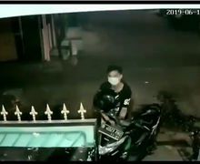 Nekat Abis, Video Detik-detik Maling Motor Beraksi di Pinggir Jalan Ramai