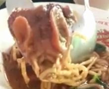 Video Heboh Pemotor Makan Mie Ayam Tikus dan Viral di Media Sosial