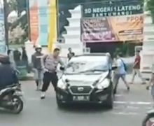 Mencekam, Polisi Diserang Pakai Pisau Saat Penangkapan Maling Mobil di Banyuwangi, Pemotor Ketakutan