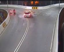 Video Detik-detik Toyota Yaris Hantam Pemotor di Atas Flyover, Korban Tewas Pelaku Langsung Kabur