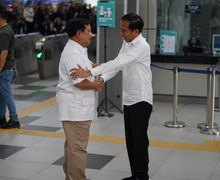 Jokowi dan Prabowo Ketemu, Seorang Cewek  Muda Teriak Minta Motor