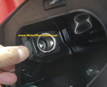 Apa Efeknya Kalau Soket USB Charger di Skutik Adventure Honda ADV 150 Terkena Air?
