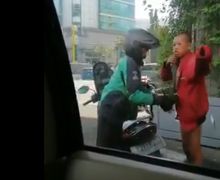 Video Driver Ojol Gak Tega Lihat Anak Jalanan Telanjang dan Pakaikan Jaket, Alasannya Bikin Sedih