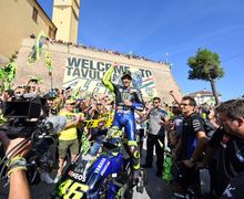 Mimpi Masa Kanak-Kanak, Video Senangnya Valentino Rossi Naik Motor MotoGP Muter-muter Tavullia