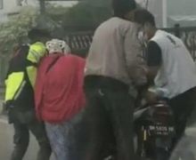 Mendadak Lemas, Pemotor Wanita Nyaris Tumbang Gara-gara Kabut Asap di Dumai