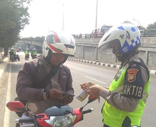 Berita Populer Razia dan Polisi Lalu Lintas Sepanjang 2019: Pemilik Yamaha R15 Ditilang Gara-gara Lampu Mati Sebelah