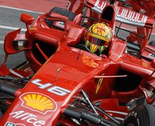 Bukan Cuma Mercedes Benz Milik Lewis Hamilton, Video Valentino Rossi Juga Pernah Cicipi Mobil Formula 1 Milik Ferrari