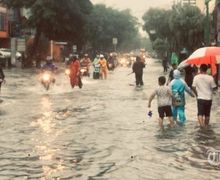 Ancaman Banjir Belum Berakhir, Hujan dan Angin Kencang Masih Menghantui Wilayah Ini, Pemotor Harus Waspada