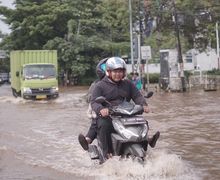 Benarkah Aki Motor Matic yang Posisinya di Dalam Dek Lebih Aman Saat Terendam Banjir?