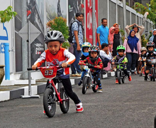 Anak-Anak Pushbike Diberikan Pengenalan Safety Riding Oleh Astra Motor Yogyakarta