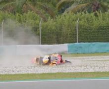 Ajaib, Detik-detik Marc Marquez Terseret Motor saat Tes Pramusim di Sepang, Langsung Berdiri Tanpa Cedera