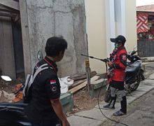 Mantap Abis, Cegah Penyebaran Virus Corona, Honda ADV Indonesia Chapter Jakarta Semprot Disinfektan di Palmerah