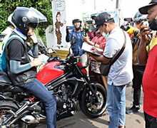 Ganjar Pranowo Dihentikan Relawan Tanggap Corona Saat Riding Naik Kawasaki ER-6n, Dicecar Pertanyaan Ini