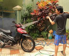 Sambil Ngabuburit Simak Trik Cuci Motor Sendiri di Rumah, Pakai Alat Ini Biar Bersih