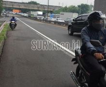 Parah, Hari Pertama PSBB Jalan Masuk Ke Surabaya Macet Total, Motor Nekat Masuk Tol Untuk Balik Arah