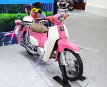 Honda Super Cub 50 dan 110 Terbaru Dibalut Warna Pink, Terinspirasi Film Kartun Jepang
