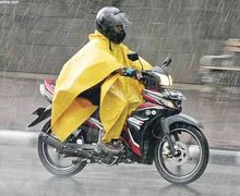 Sering Hujan, Ingat Lagi Bahaya Pakai Jas Hujan Ponco Buat Pemotor