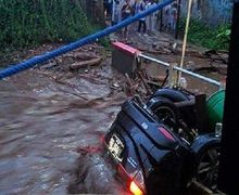 Mencekam, Video Banjir Bandang Sapu Banyak Kampung Sekaligus, Kendaraan dan Belasan Rumah Terbawa Arus
