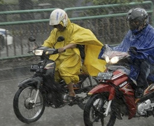 Hati-hati Bikers!  Indonesia Berpotensi Cuaca Ekstrem Seminggu ke Depan, 28 Wilayah Ini Terancam