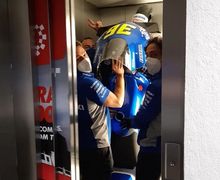 Kocak, Motor Juara Dunia MotoGP 2020 Joan Mir Diangkut Pakai Lift