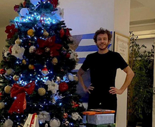 Ucapan Natal dari Valentino Rossi, Pose Bareng Rossano dan Pohon Natal