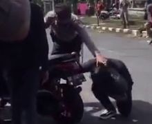 Viral Polisi Seperti Lupa Yamaha NMAX Motor Matic Digas Langsung Lompat