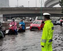 Jakarta Hujan Deras Hari Ini, Awas Motor Kebanjiran  