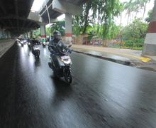Street Manners: Kempeskan Ban Motor Saat Musim Hujan Bisa Hindari Kecelakaan, Mitos atau Fakta