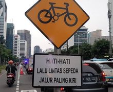 Jalur Sepeda Permanen di Jalan Sudirman Masih Diterobos Para Pemotor